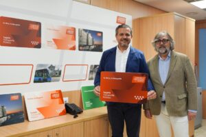 personas con la nueva tarjeta transporte